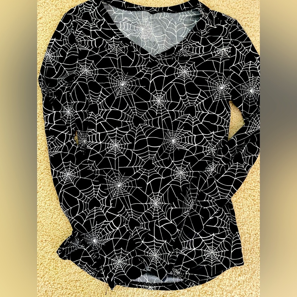 Fun Halloween tee. Size medium